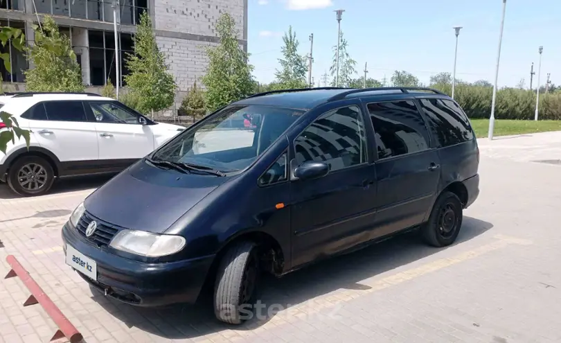 Volkswagen Sharan 1997 года за 1 250 000 тг. в Актюбинская область