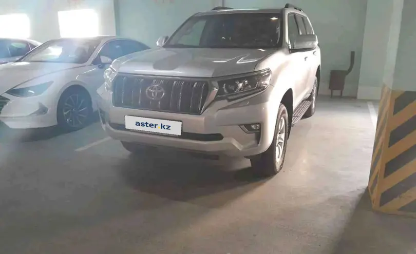 Toyota Land Cruiser Prado 2018 года за 23 000 000 тг. в Астана