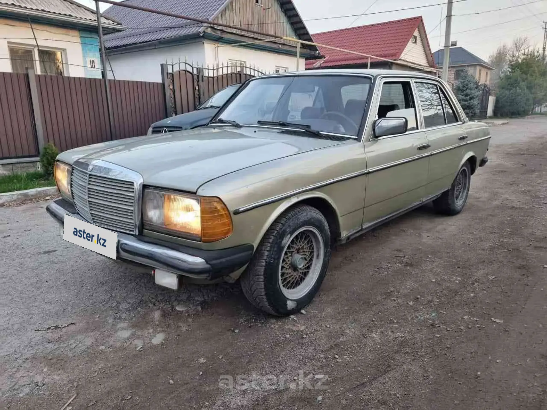 Mercedes-Benz W123 1982