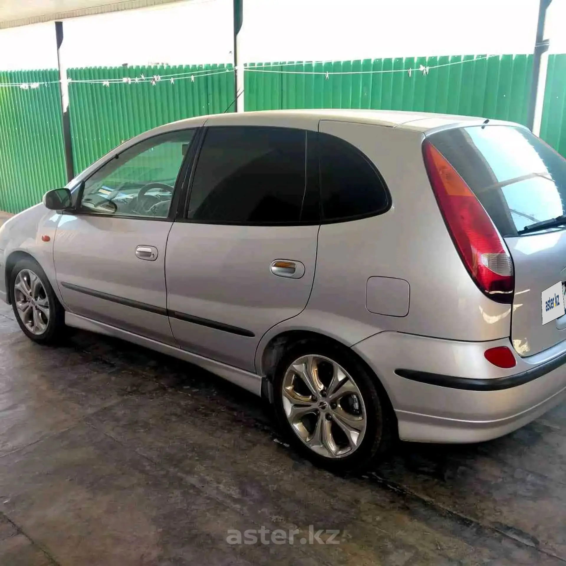 Nissan Almera Tino 2002