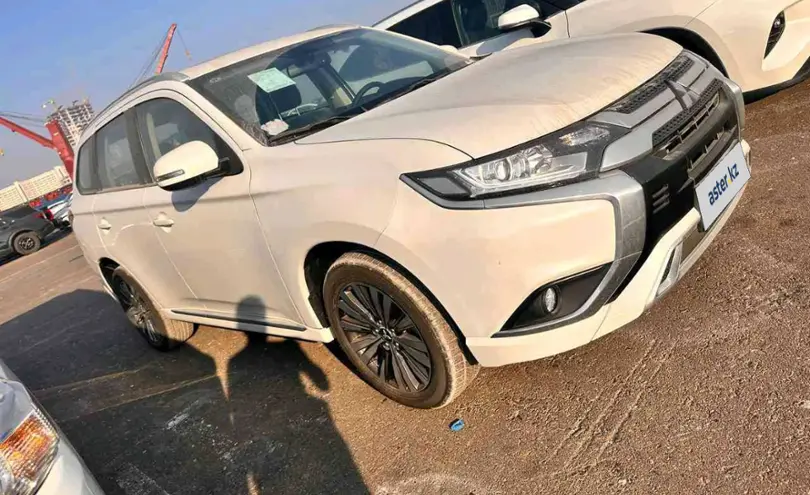 Mitsubishi Outlander 2022 года за 14 990 000 тг. в Астана фото 2