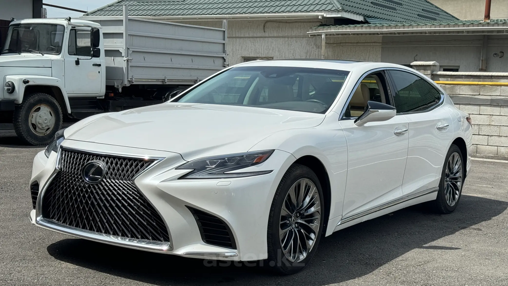 Lexus LS 2018