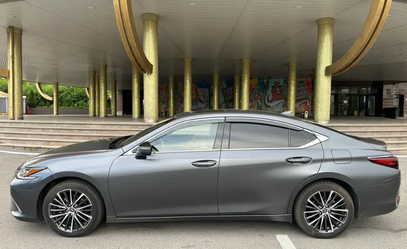 Lexus ES 2022 года за 22 000 000 тг. в null