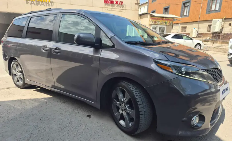 Toyota Sienna 2019 года за 15 200 000 тг. в Астана