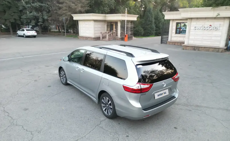 Toyota Sienna 2019 года за 18 000 000 тг. в Алматы