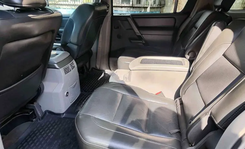 Nissan Armada 2004 года за 6 500 000 тг. в Алматы