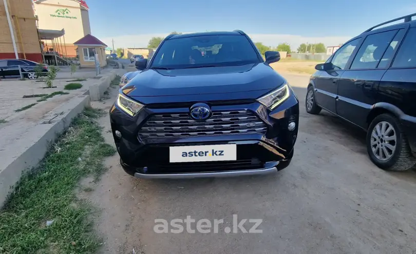 Toyota RAV4 2021 года за 17 000 000 тг. в Актюбинская область