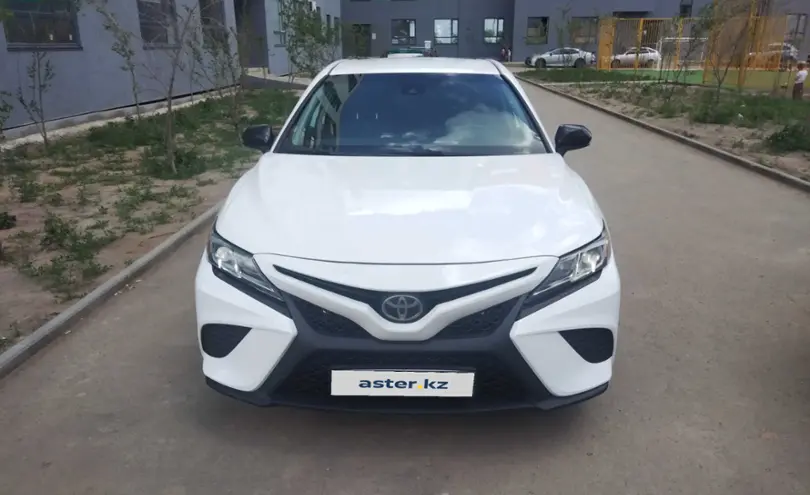 Toyota Camry 2019 года за 13 000 000 тг. в Астана