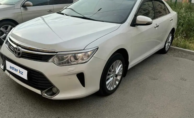 Toyota Camry 2015 года за 11 300 000 тг. в Атырау