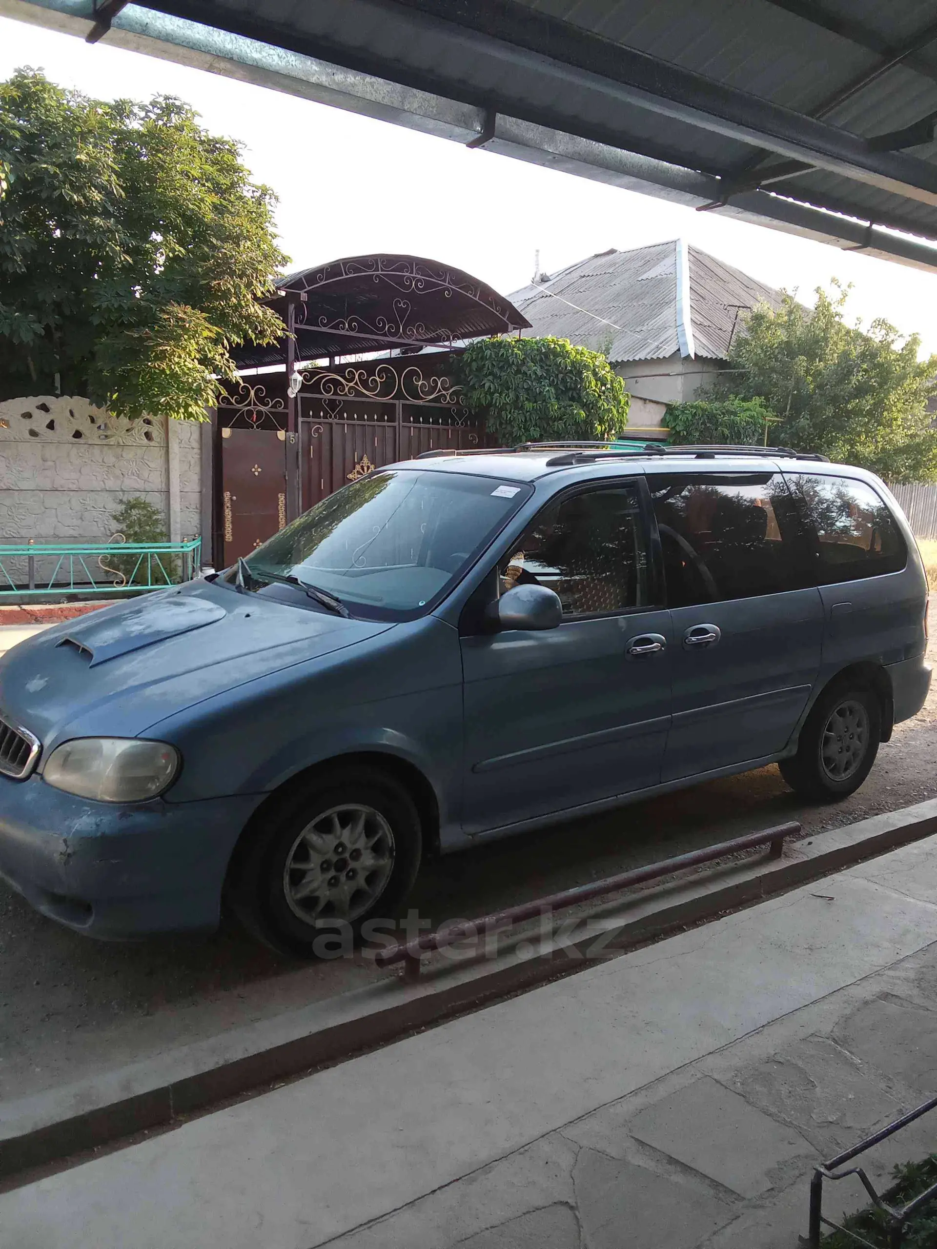 Kia Carnival 2000