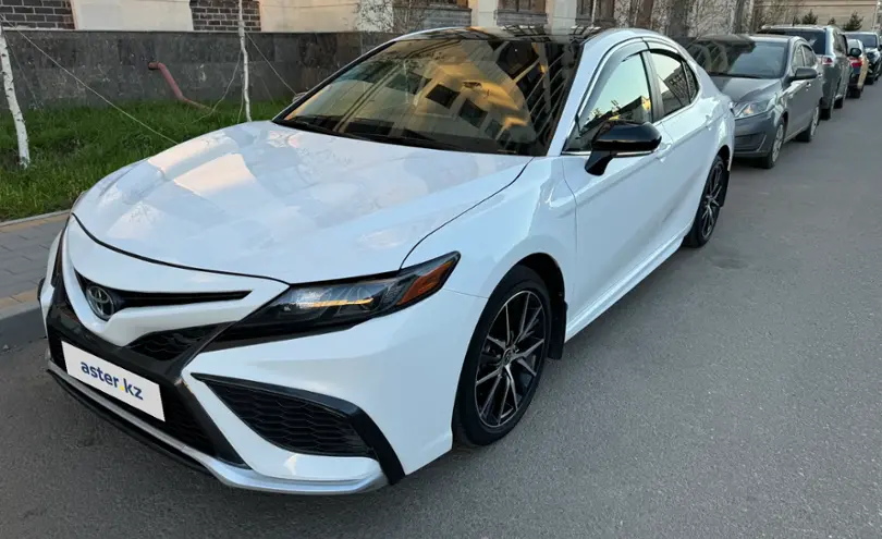 Toyota Camry 2021 года за 12 500 000 тг. в Астана