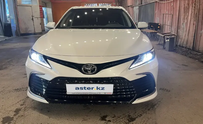 Toyota Camry 2021 года за 14 000 000 тг. в Алматы