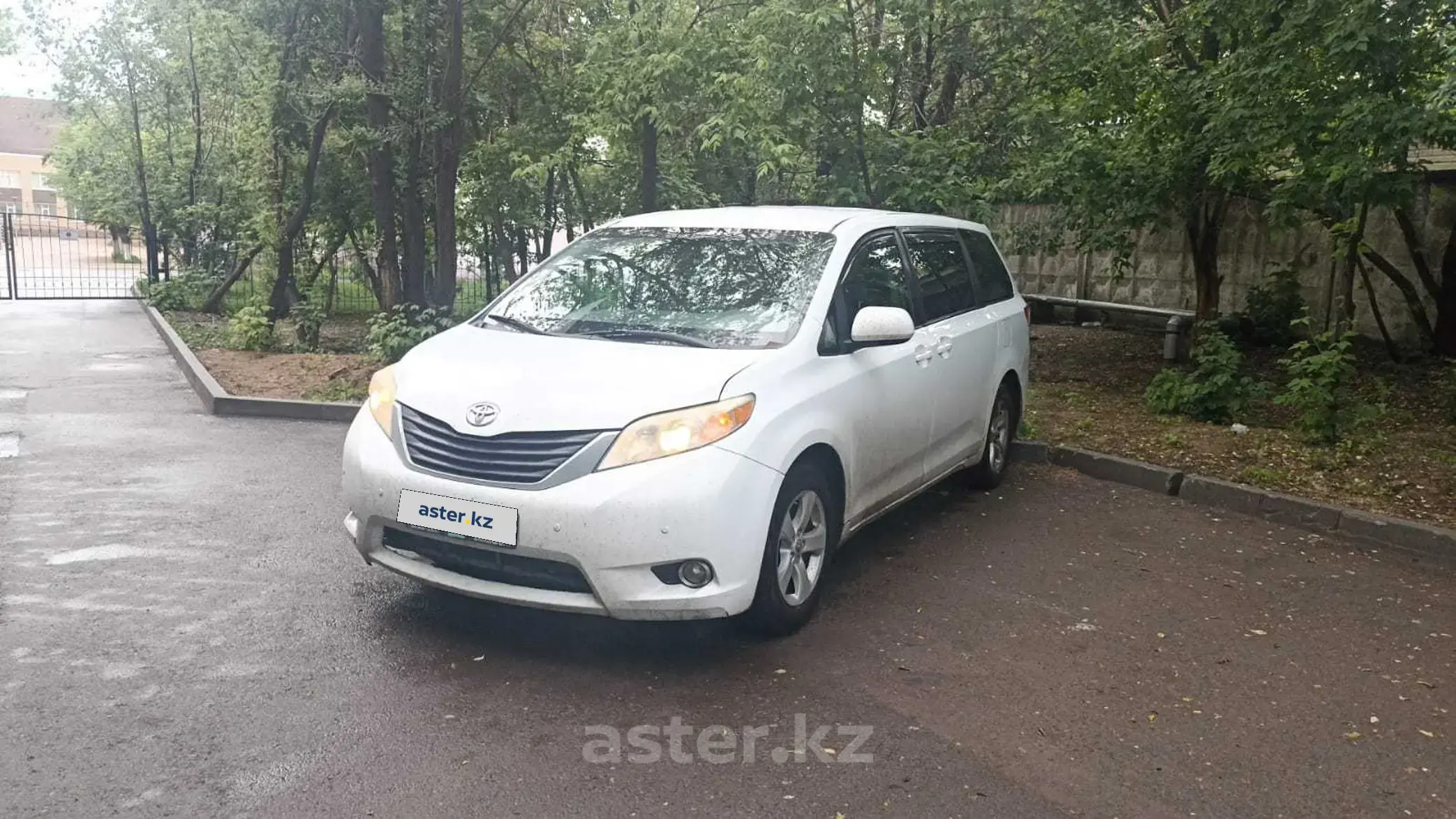 Toyota Sienna 2011