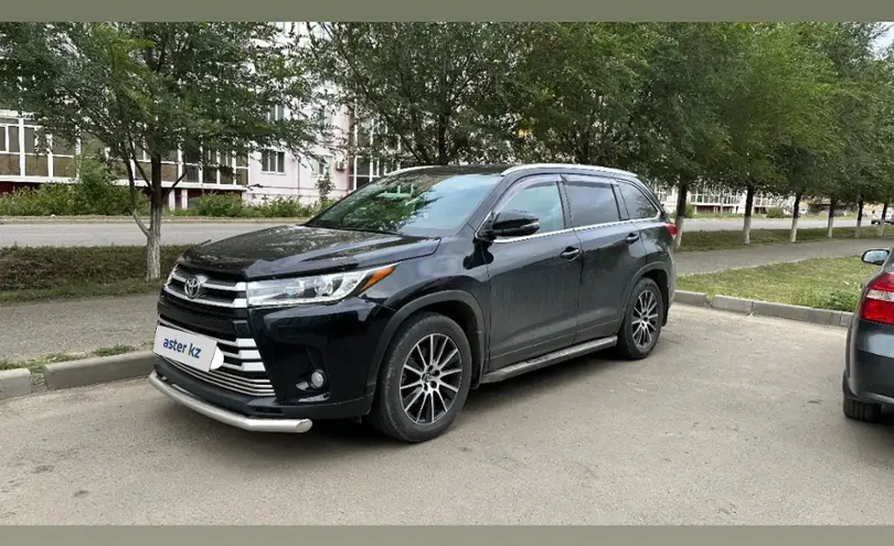 Toyota Highlander 2017 года за 19 000 000 тг. в Уральск