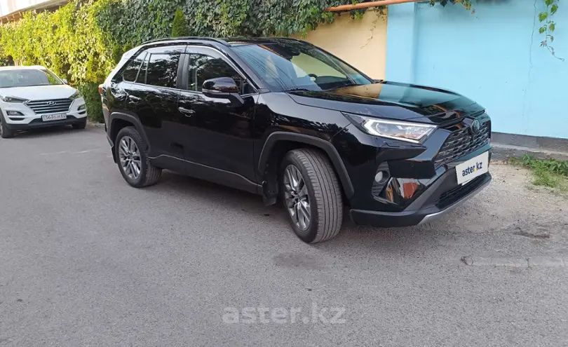 Toyota RAV4 2020 года за 14 950 000 тг. в Алматы