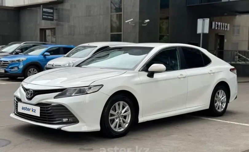 Toyota Camry 2019 года за 14 000 000 тг. в Алматы