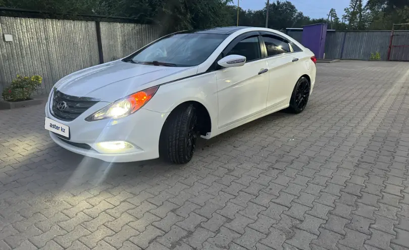 Hyundai Sonata 2012 года за 7 000 000 тг. в null