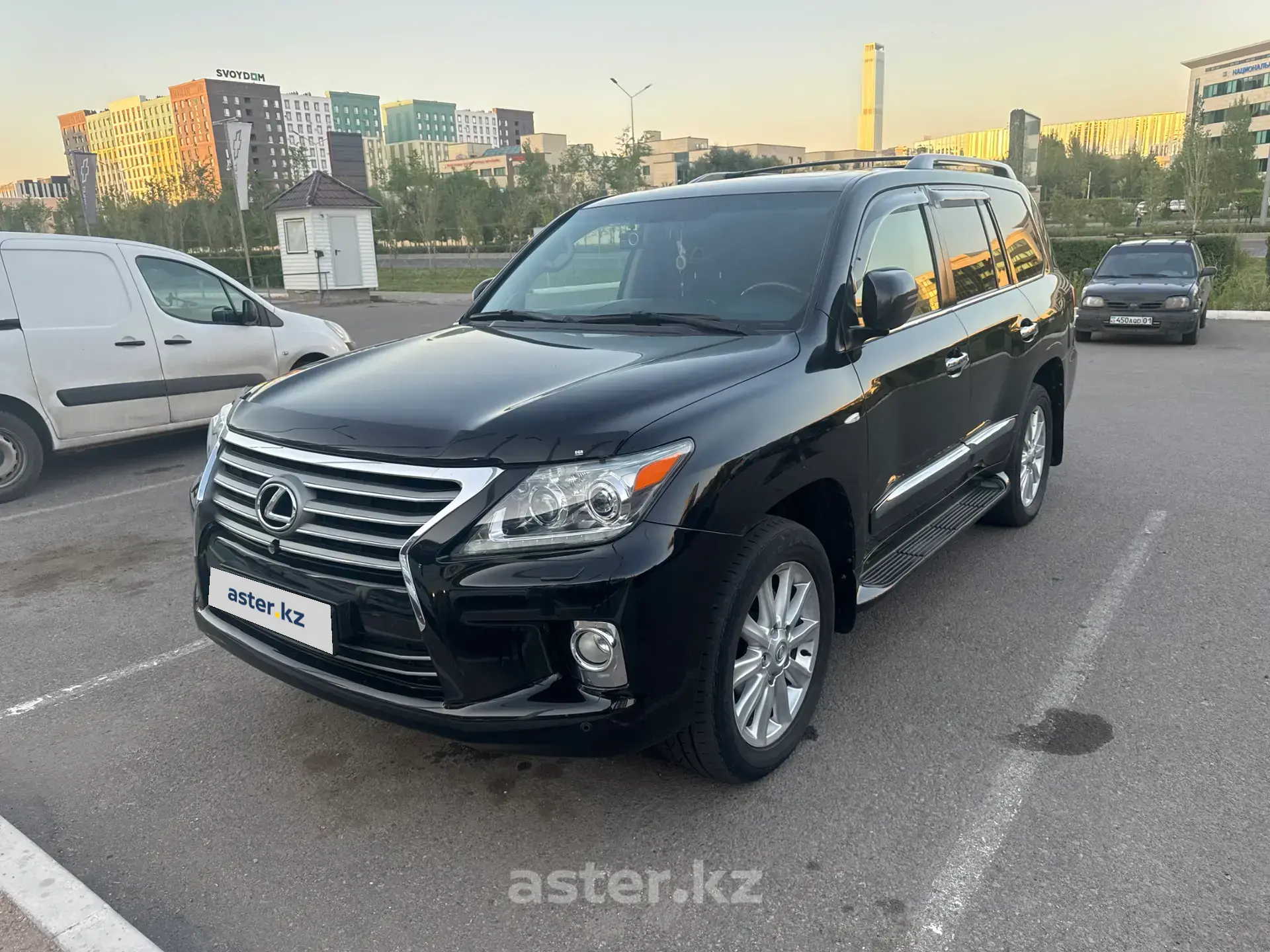 Lexus LX 2011