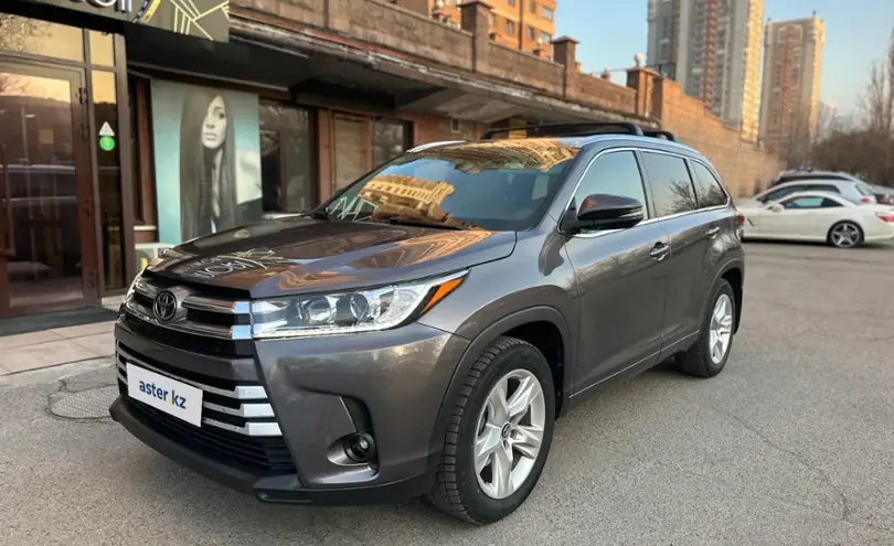 Toyota Highlander 2018 года за 17 000 000 тг. в Алматы