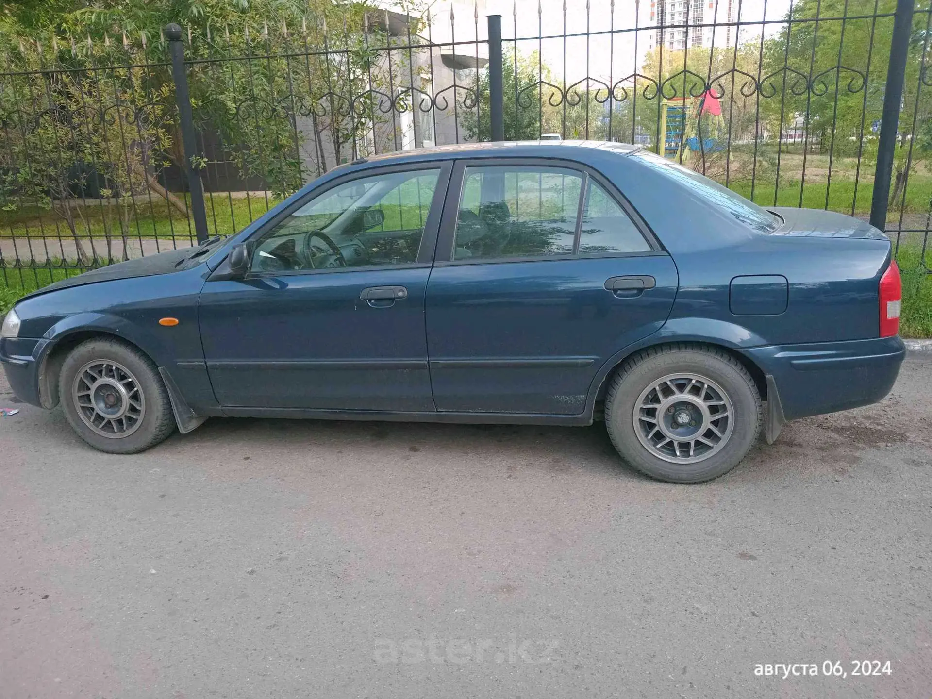 Mazda 323 1998