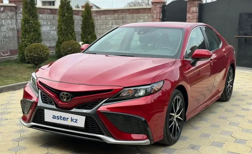 Toyota Camry 2021 года за 13 000 000 тг. в Алматы