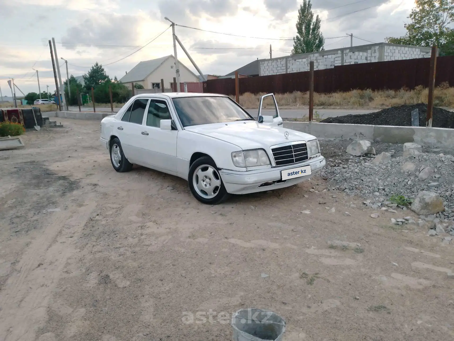 Mercedes-Benz E-Класс 1993