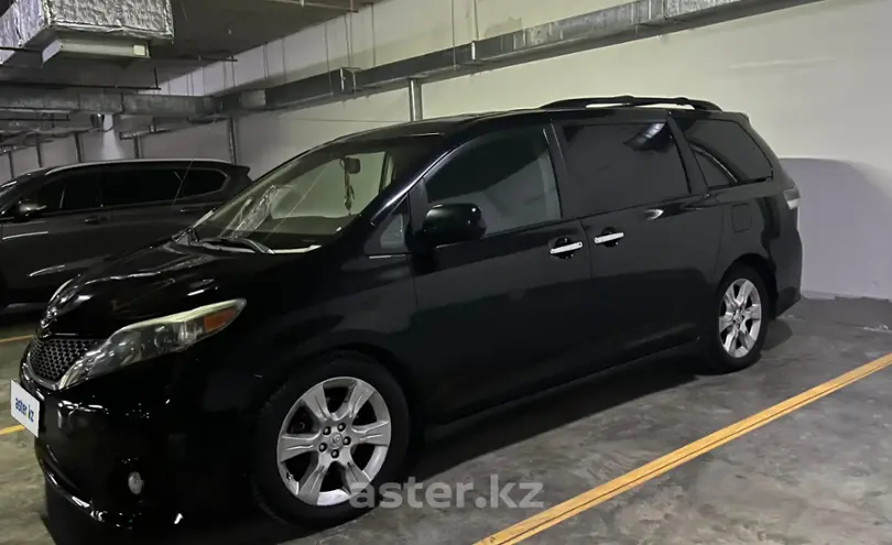 Toyota Sienna 2013 года за 12 000 000 тг. в Астана