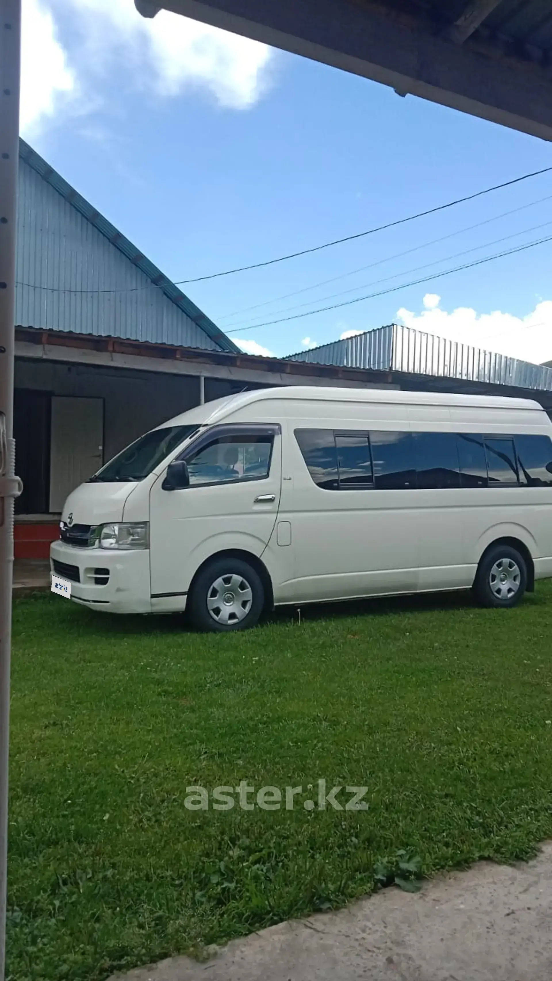 Toyota HiAce 2010