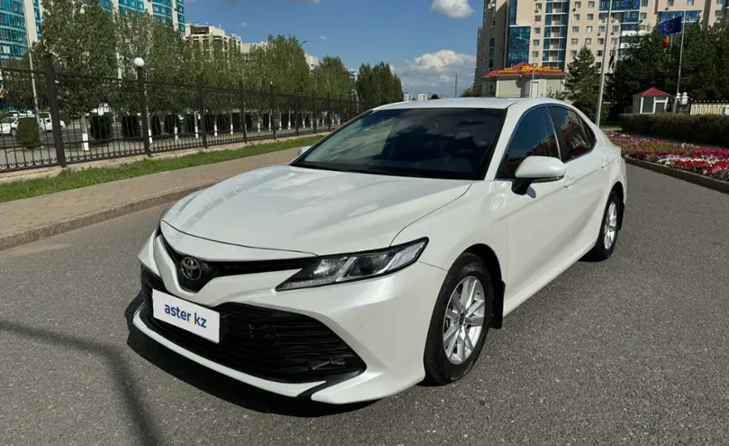 Toyota Camry 2021 года за 13 000 000 тг. в Астана