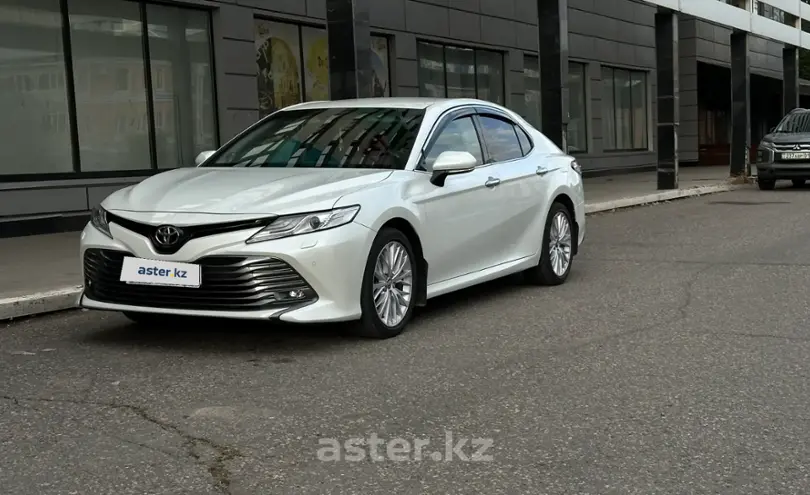 Toyota Camry 2019 года за 17 000 000 тг. в Астана