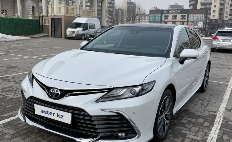 Toyota Camry 2023 года за 15 500 000 тг. в Шымкент