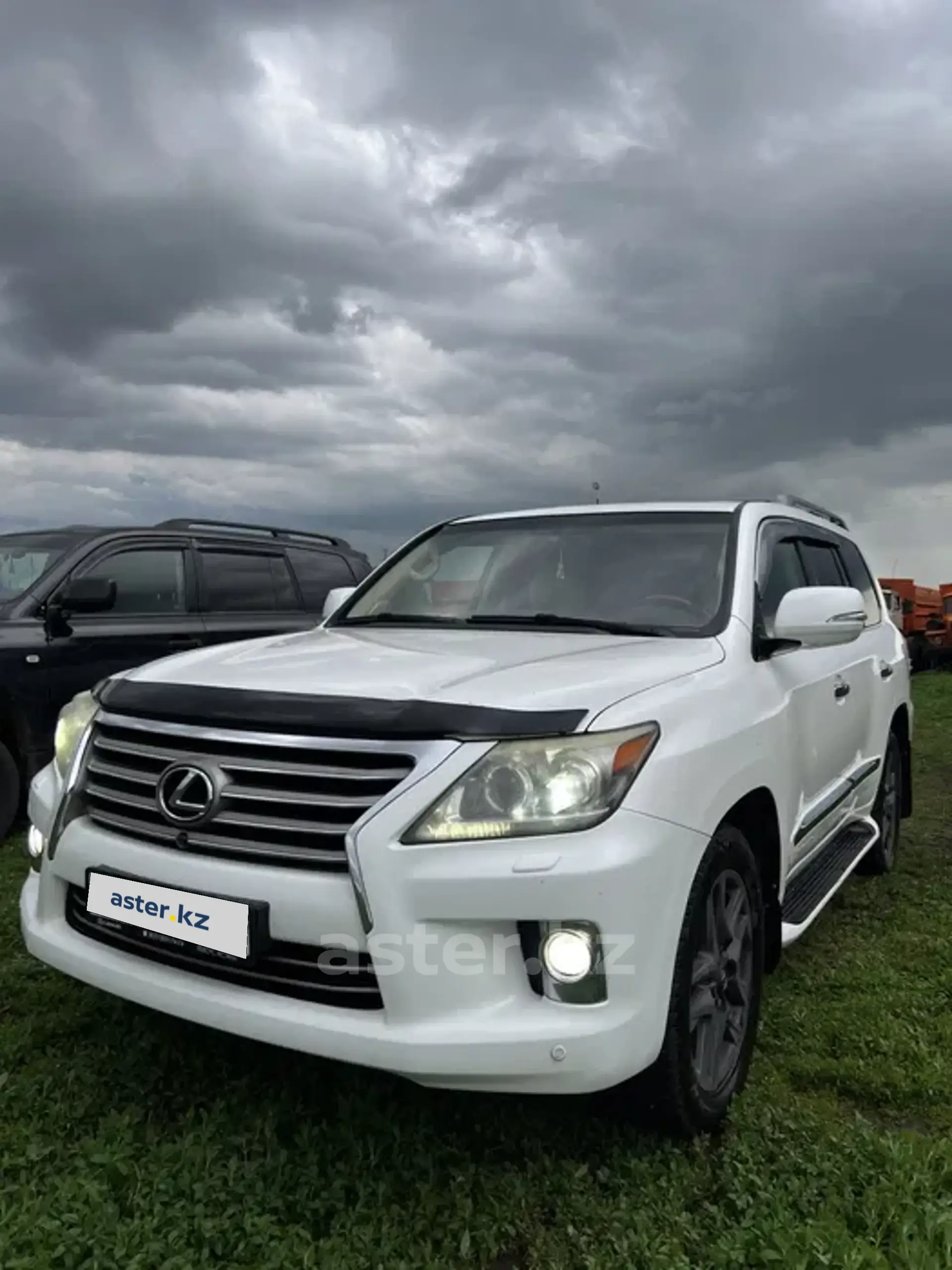 Lexus LX 2013