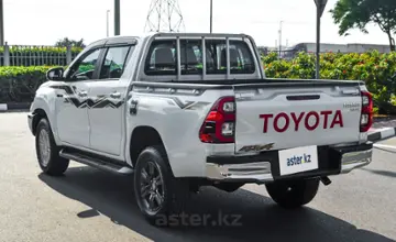 Toyota Hilux 2024 года за 23 500 000 тг. в Актау