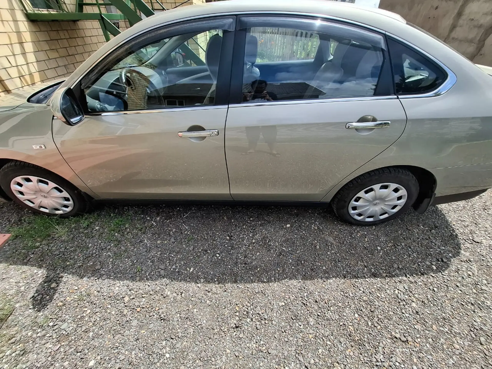 Nissan Almera 2015