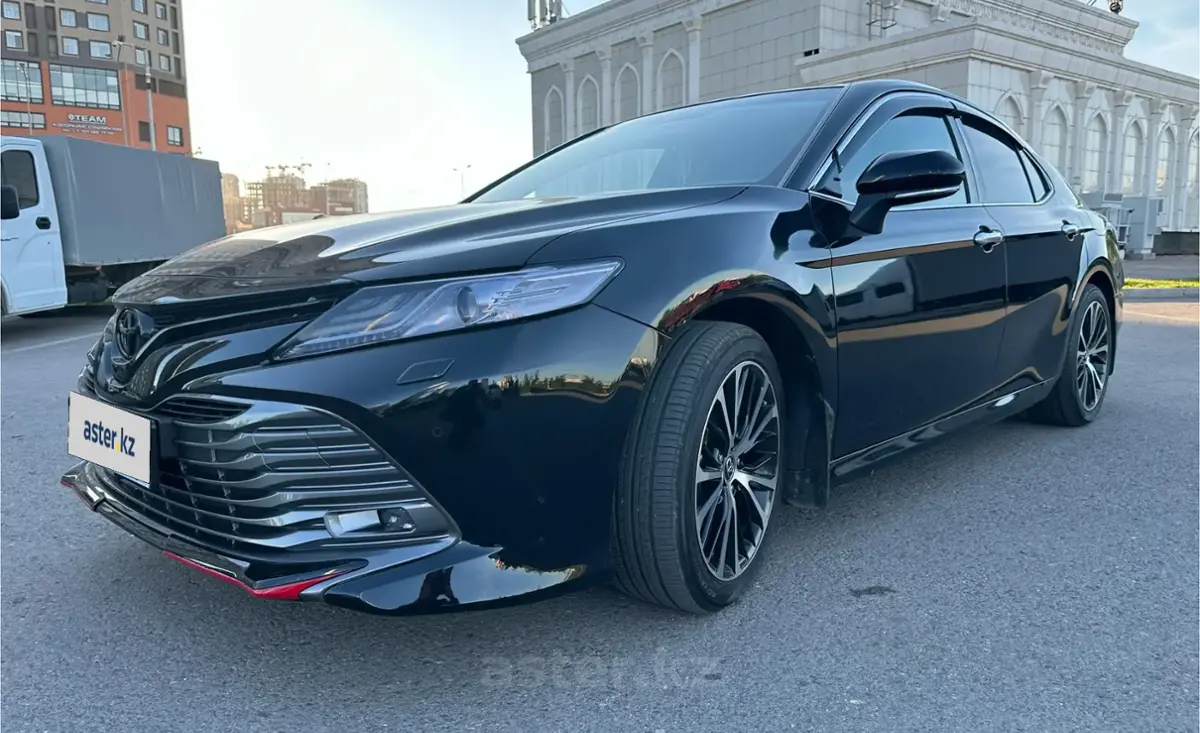 Toyota Camry 2019 года за 15 800 000 тг. в Астана