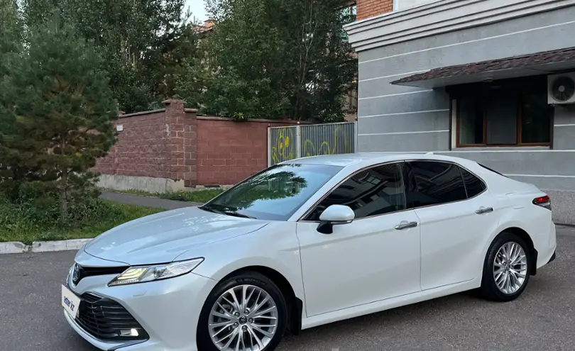 Toyota Camry 2018 года за 14 300 000 тг. в Астана