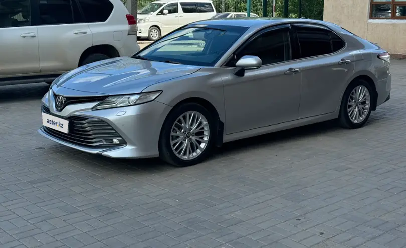 Toyota Camry 2018 года за 14 400 000 тг. в Астана