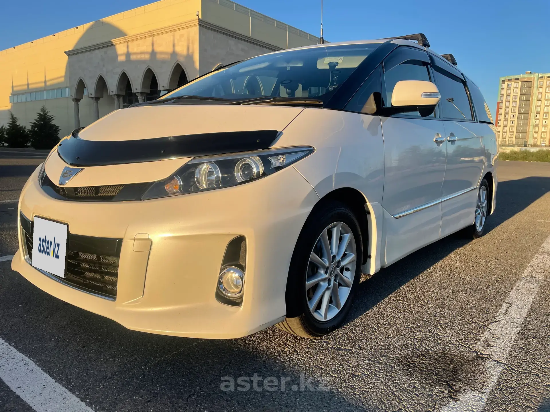 Toyota Estima 2013