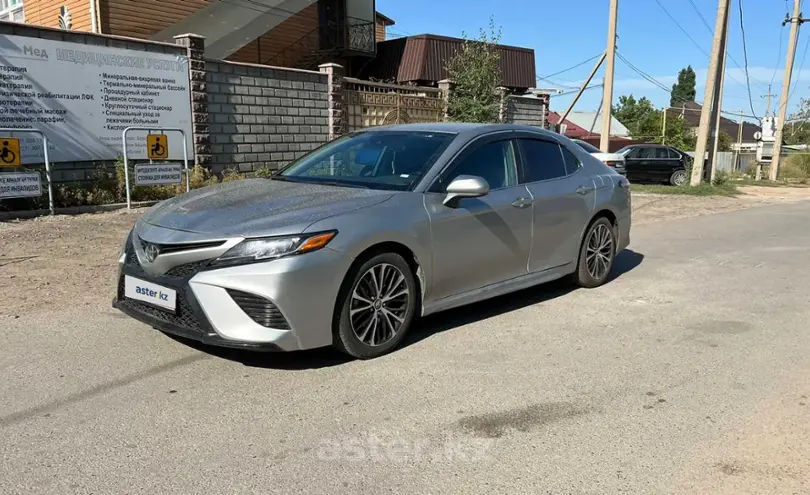 Toyota Camry 2020 года за 13 000 000 тг. в Алматы