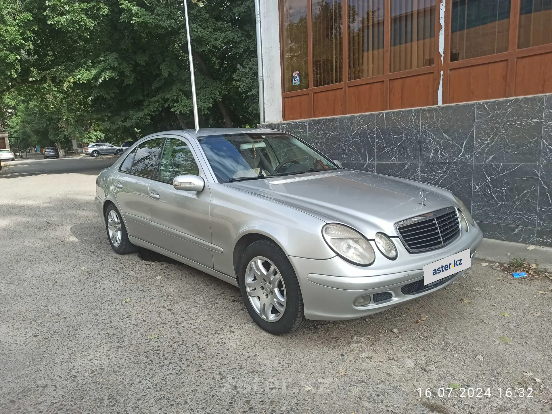 Mercedes-Benz E-Класс 2003