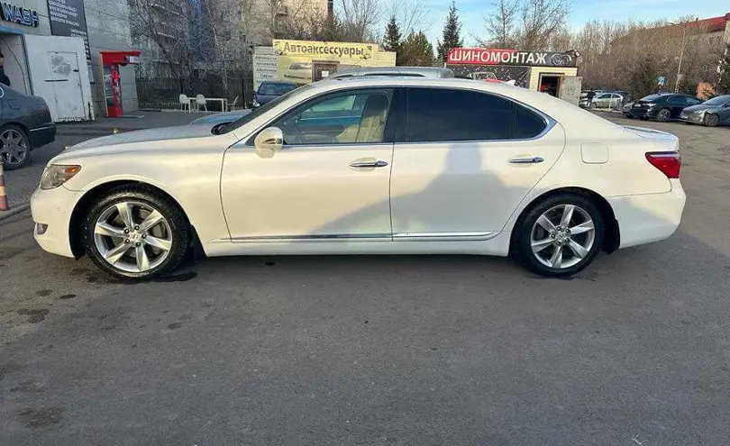 Lexus LS 2010 года за 10 000 000 тг. в Астана