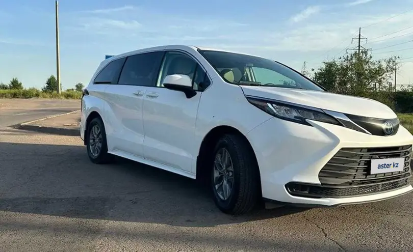 Toyota Sienna 2021 года за 19 900 000 тг. в Астана