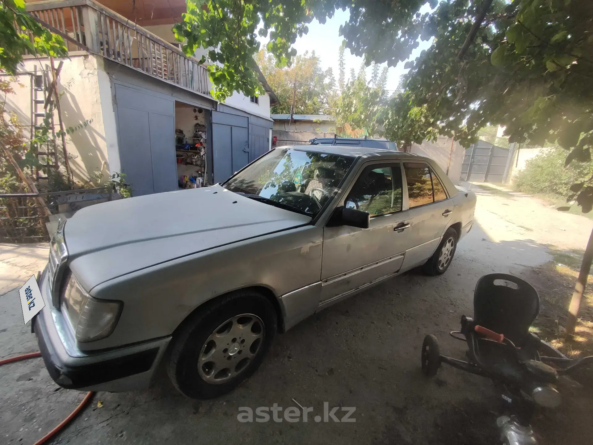 Mercedes-Benz W124 1988