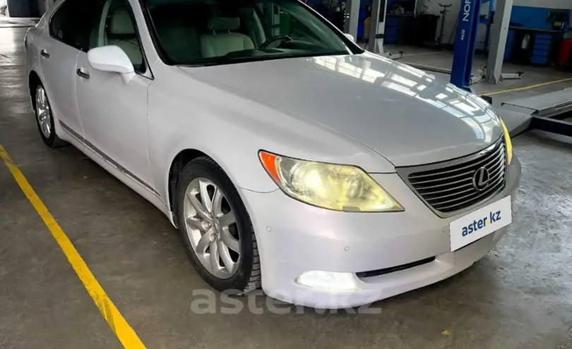 Lexus LS 2008 года за 9 000 000 тг. в Актобе