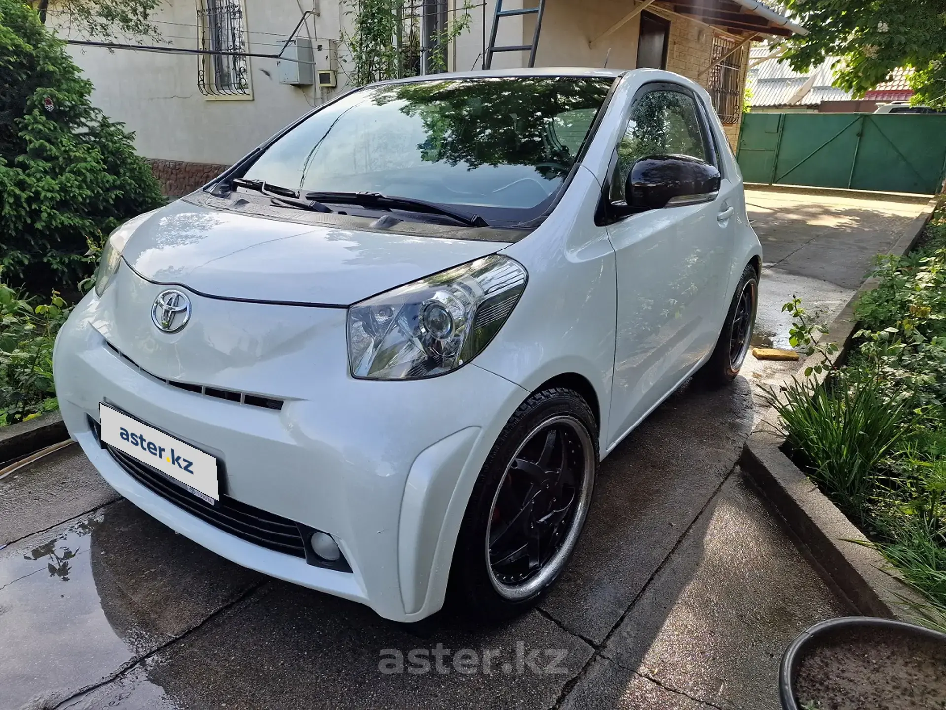 Toyota iQ 2009