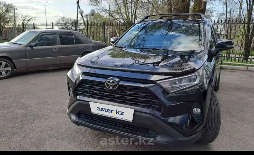 Toyota RAV4 2020 года за 17 000 000 тг. в Алматы