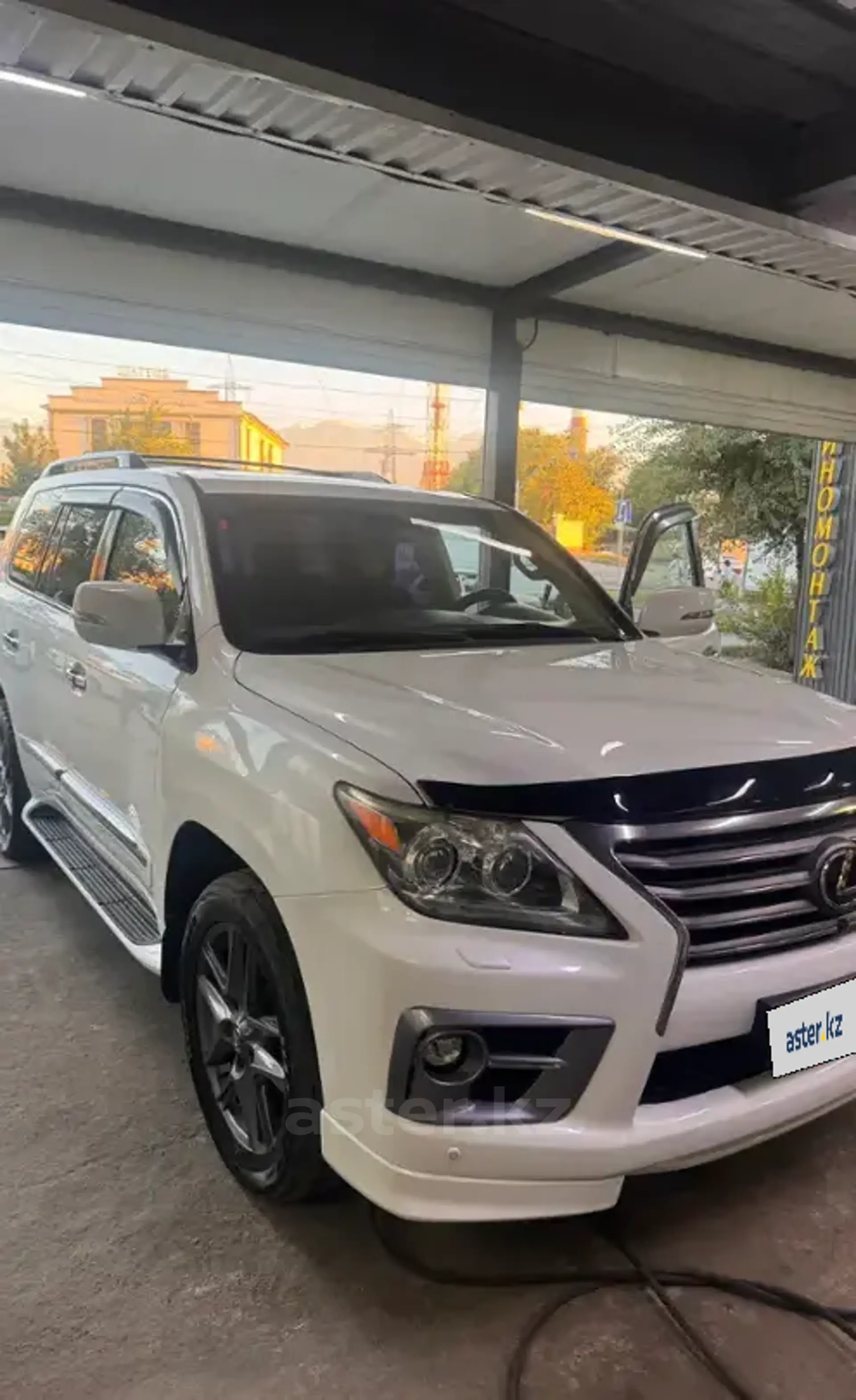 Lexus LX 2013