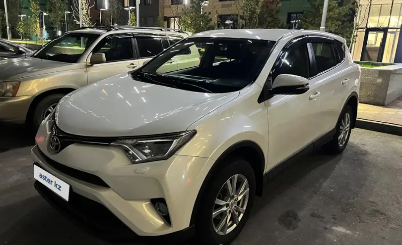 Toyota RAV4 2016 года за 10 500 000 тг. в Астана