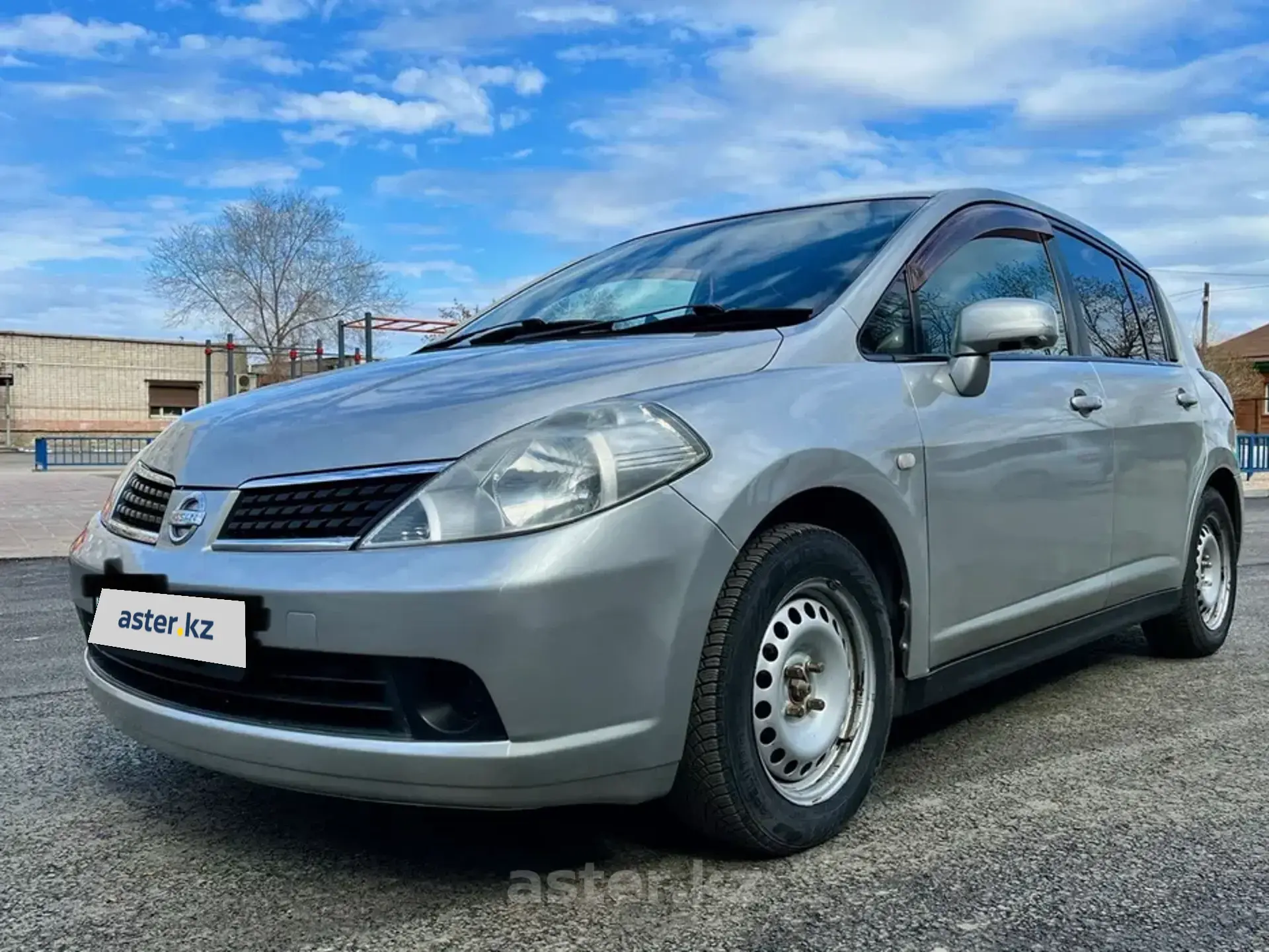 Nissan Tiida 2005