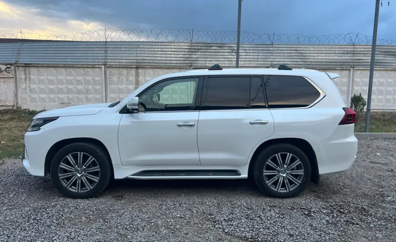 Lexus LX 2016 года за 38 000 000 тг. в Алматы